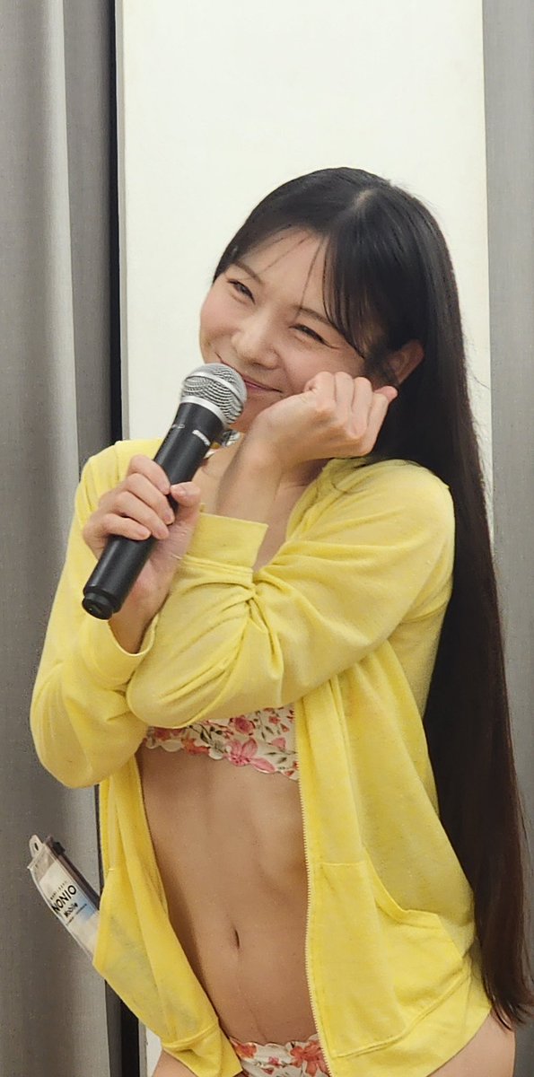 #フレッシュ撮影会
開会式まひろんポーズ♡チャレンジ！拍手してくださったカメラマン様のおかげ様でギリ成功✨てか、まひろんポーズ♡の時ってこんなに可愛い顔してんだ…😳🎀 https://t.co/cSX7jrec0K