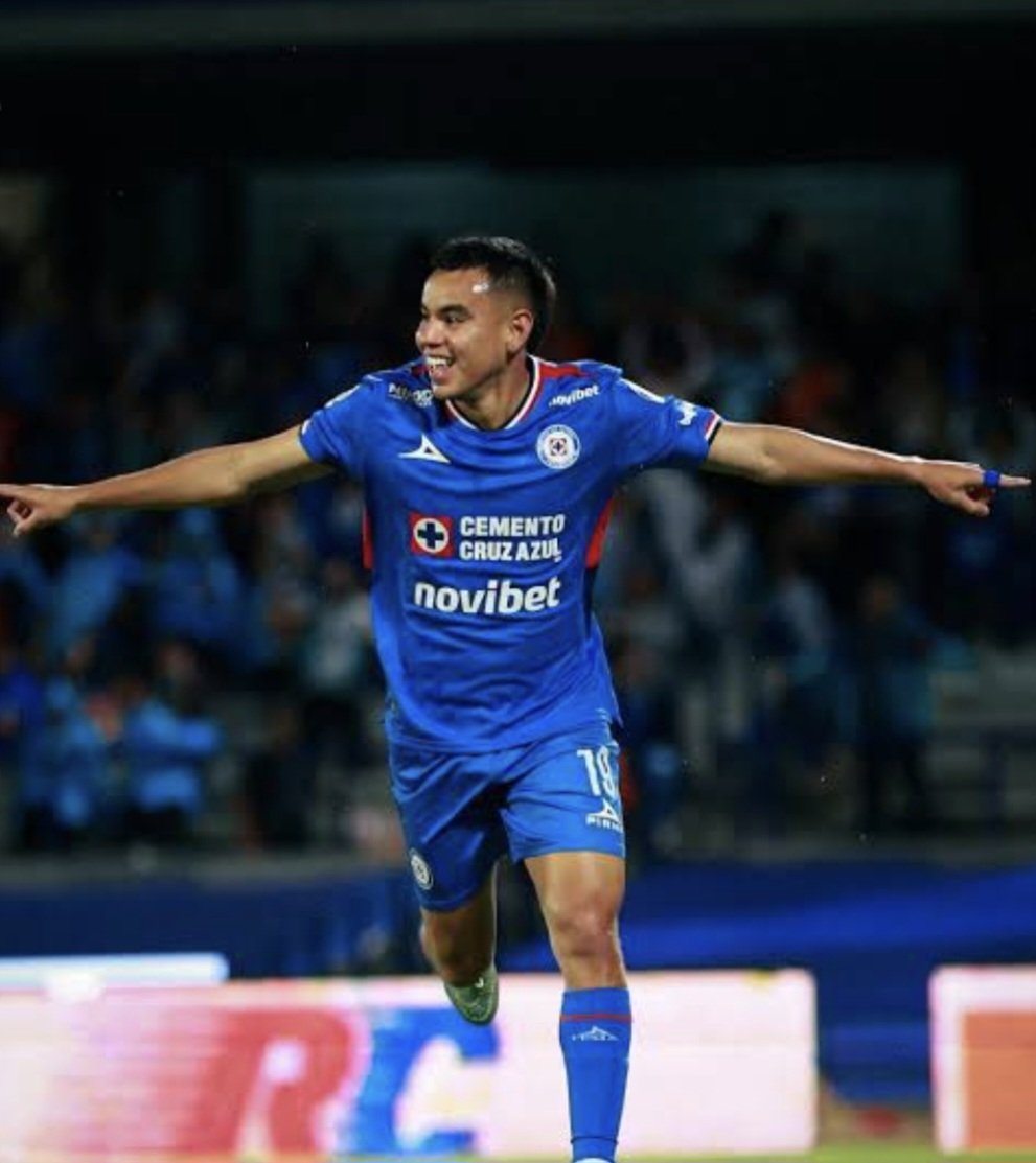 Fútbol champagne tweet media