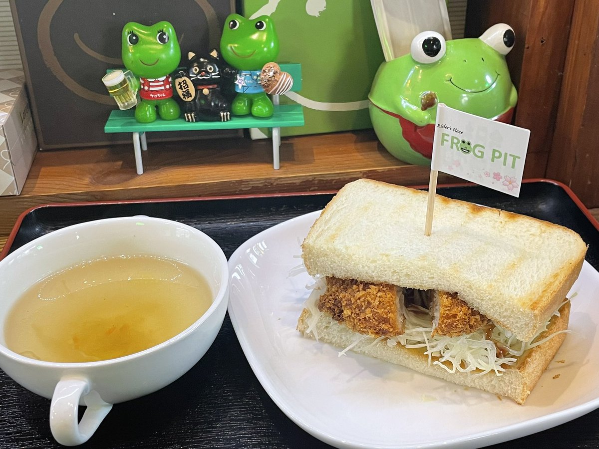 rurutanuki's tweet photo. お気に入りの場所で桜を見て、
好きなお店で食べて帰るだけ☺️
ガソリンレギュラー149円
朝食 チキンメンチサンド #FLOGPIT
昼食 味噌つけ麺 #らーめんぶん治 https://t.co/2Ollo7YZMT