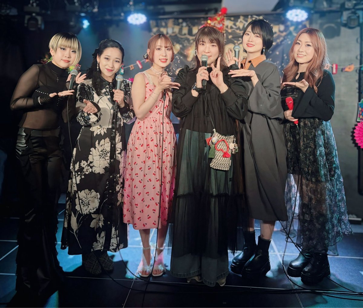 yozzeko's tweet photo. たまちゃんバースデー鮮やかに
雨の日を彩ってくれました👏
ピアノ弾き語りライブ有難うございました✨✨
配信、来場ともに感謝でした👏

🍰バースデーなセトリ🍰
🖼️絵はがき
🗻mother
💐華音
🌃かげる
🌸出せない手紙

あたたかいお客様、演者さんに囲まれて嬉しみ
改めて自分は音楽が好きだと認識した日でもありました❣️

次回の二子玉川東京音実劇場は5/9土曜夜⭐️
是非お待ちしてます（＾ω＾）

ねぇ。わたくし5月ライブ3本になっちゃってるよおおおおお