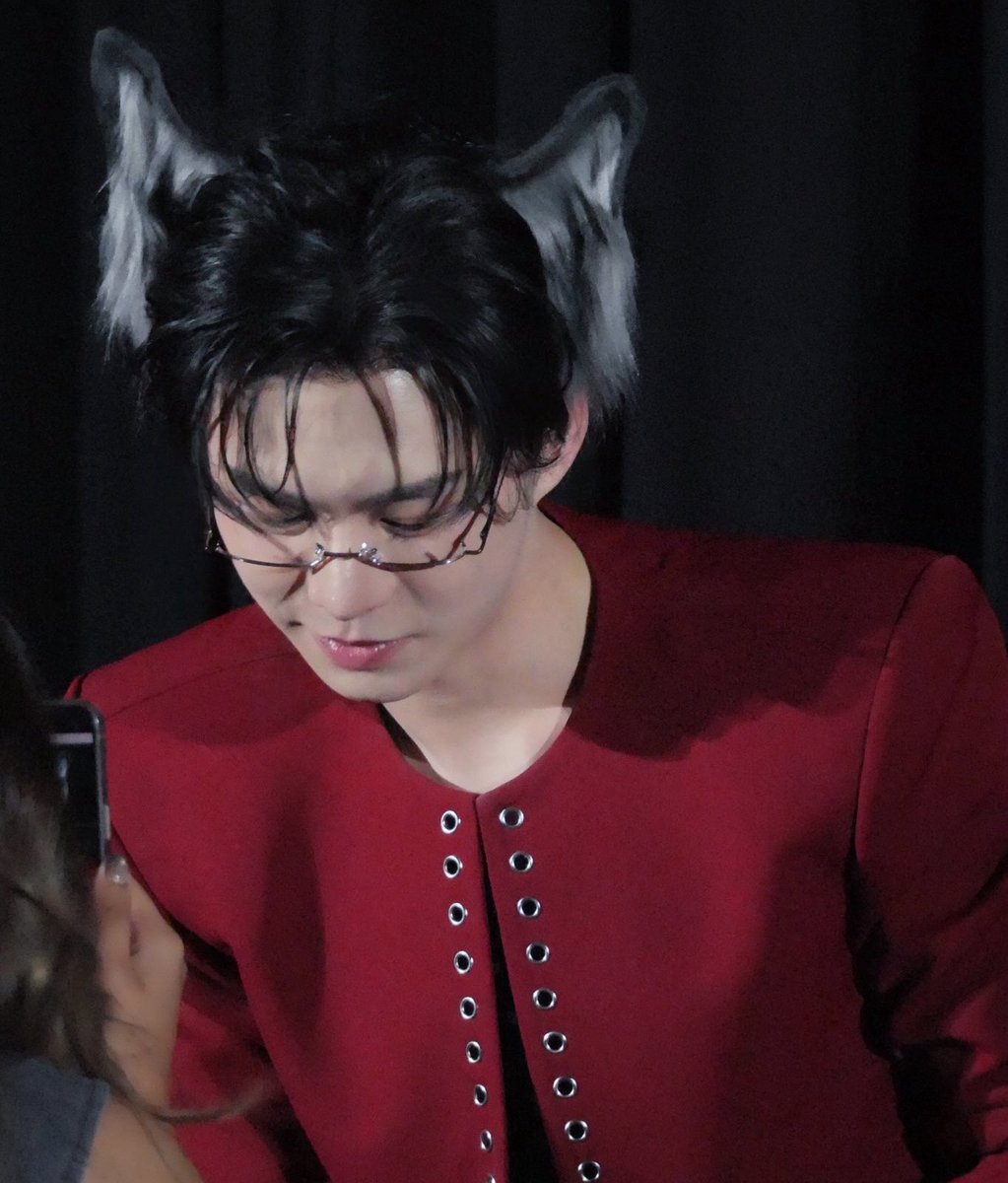 BEVERTONLIEW WORLD 🐱🌿🐺 tweet media