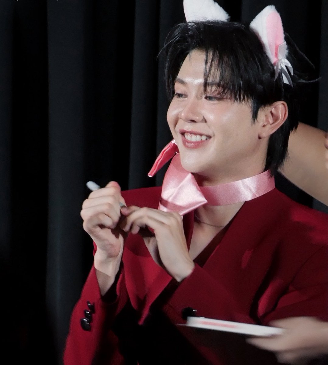 BEVERTONLIEW WORLD 🐱🌿🐺 tweet media