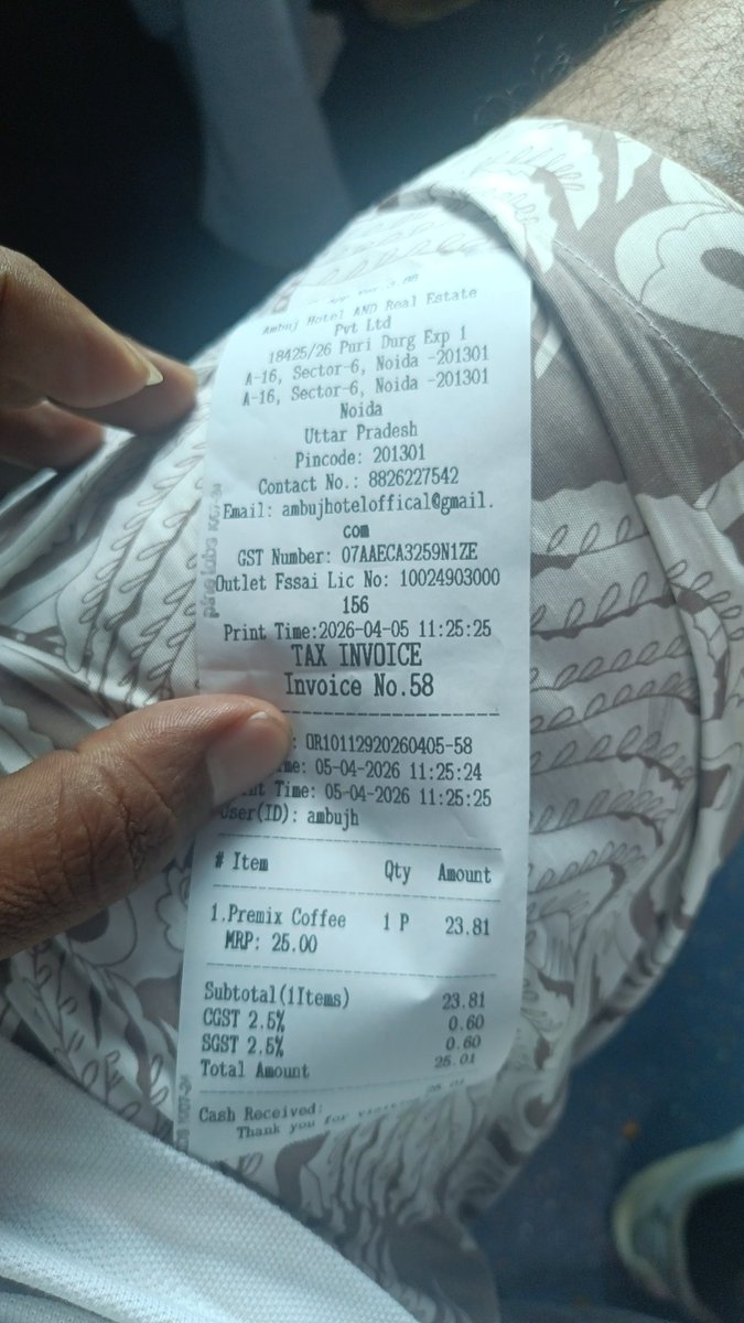 srinuk42's tweet photo. @RailwaySeva I got this bill of Rs 25 after charging Rs 27,which is clearing he is telling in the video,plz authenticate this bill,bills is provided by Ambuj hotel and real estate not by @IRCTCofficial @RailwaySeva @RailMinIndia https://t.co/gGnb89qcVQ