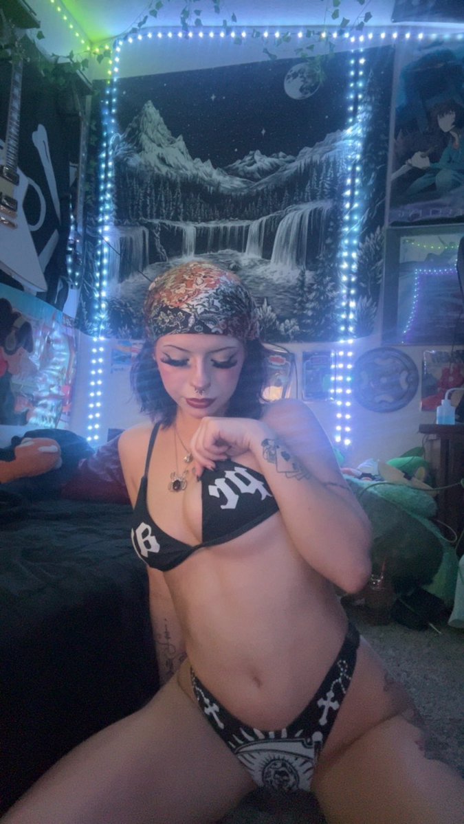 👑Queen Rae👑 FINDOM tweet media