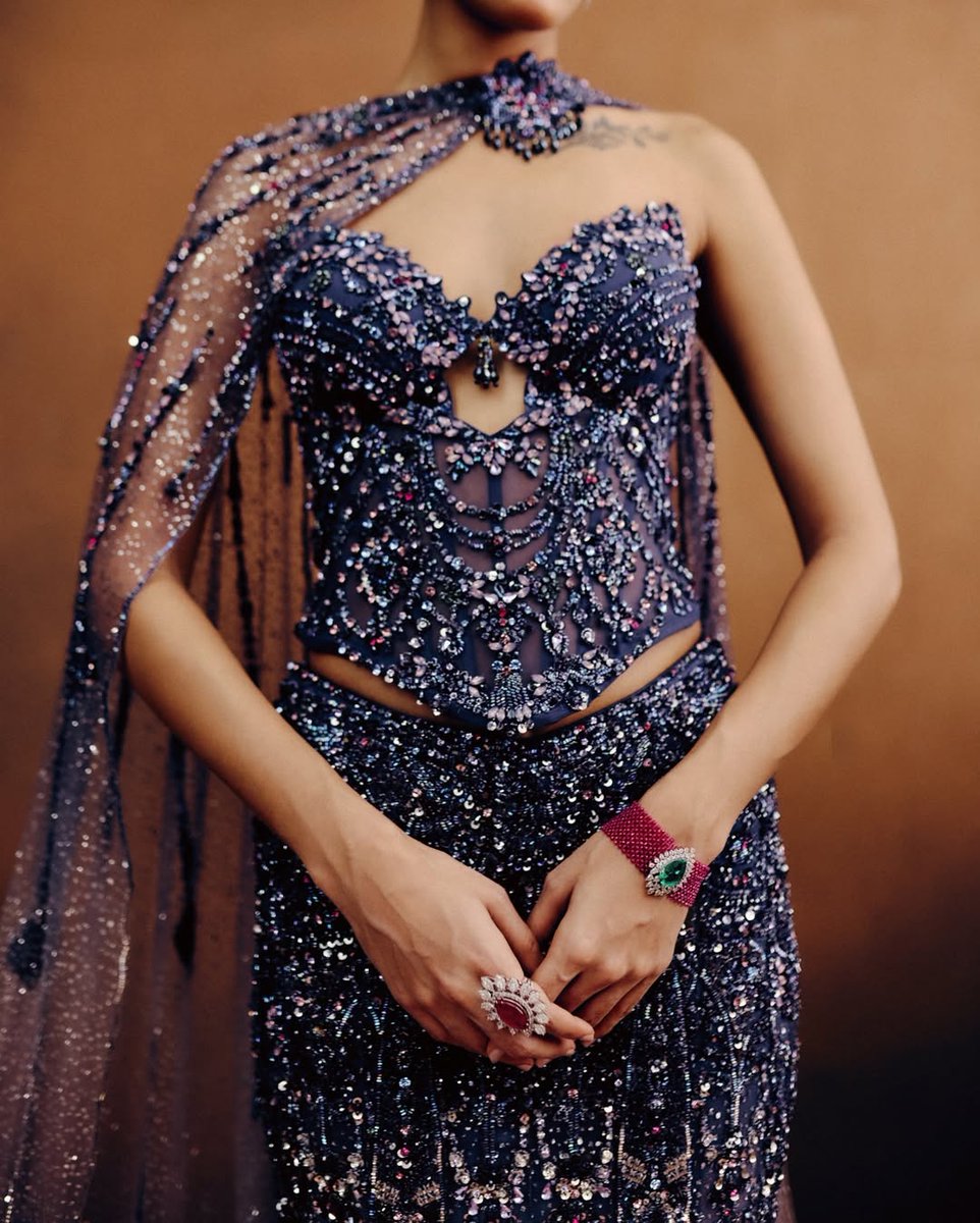 West wannabe Indians so bad

Cr aashniandco