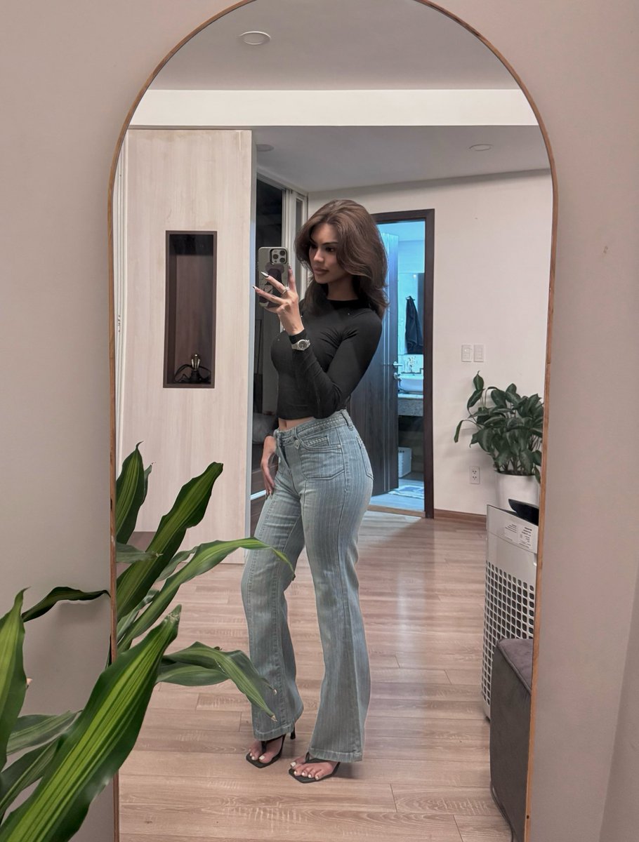 ESTE-Ladyboy tweet media
