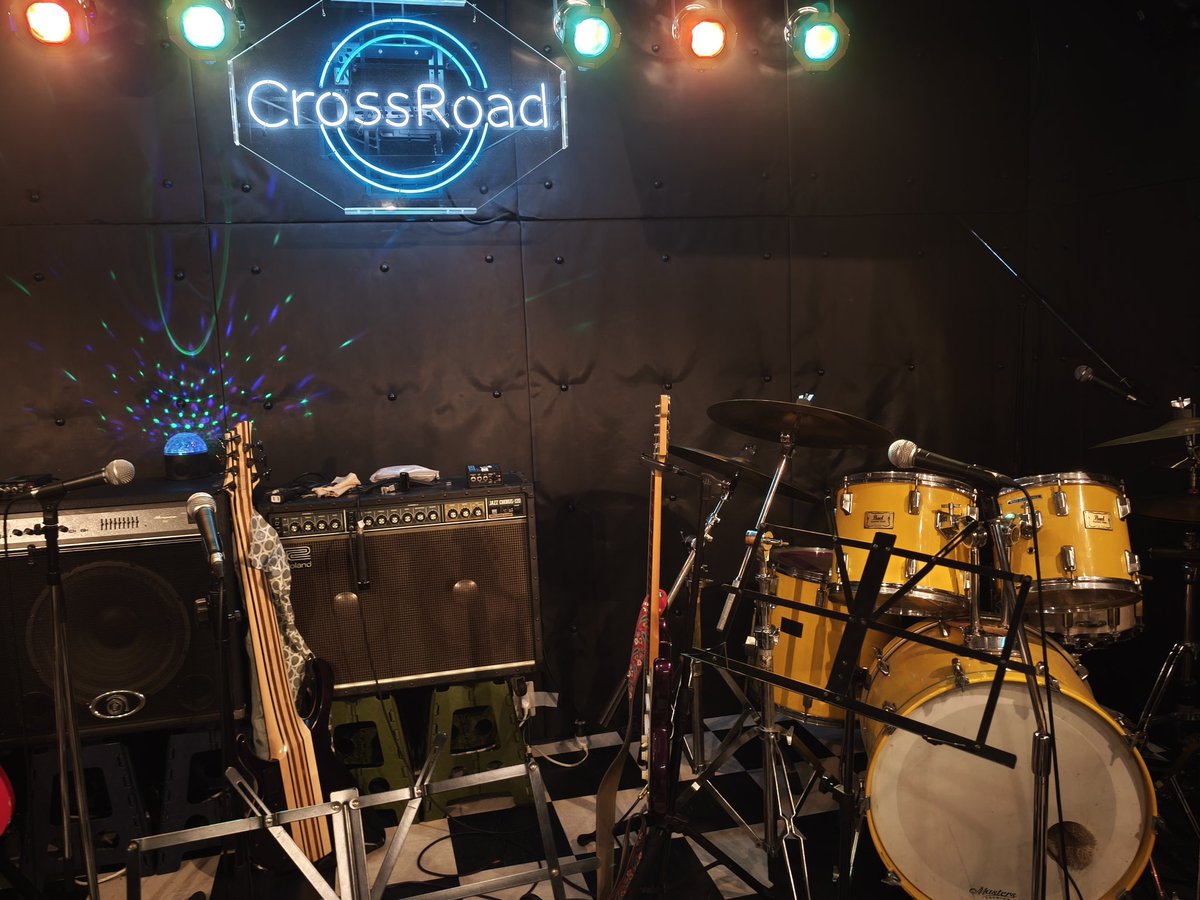 hisa6040's tweet photo. 今日4/5は渋谷唄会@crossroed
唄で輪をつくる会。ギターのバック演奏と私も唄いまする。16時スタートす。 https://t.co/5Su8ZjwgP8
