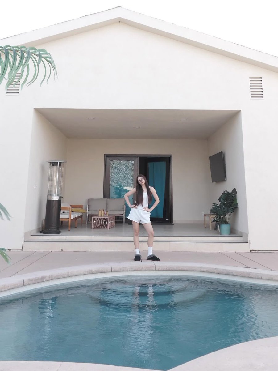 el.🧛🏽 tweet media