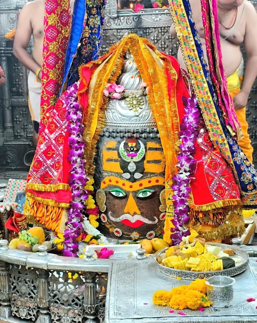 श्री महाकालेश्वर ज्योतिर्लिंग जी आज के भस्म आरती श्रृंगार दिव्य दर्शन 05.04.2026