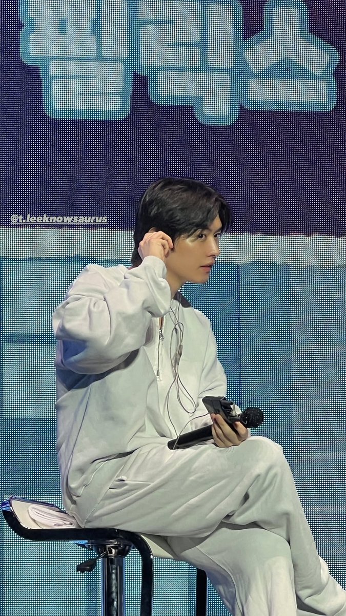 stray kids stories update! nothing compares to bare faced lee know