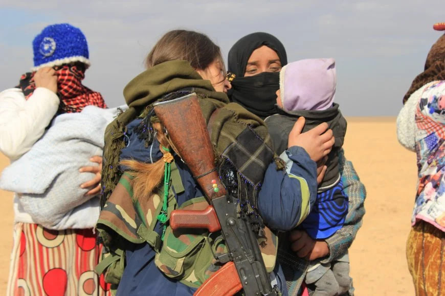 kuhawarnew36384's tweet photo. 🟠‘YPJ ji bo jinan hêz, nasname û azadî ye’

🔵Jinên bajarê Kobanê diyar kir ku divê YPJ di destûra nû ya Sûriyeyê de cih bigire, ji ber ku YPJ ji bo hemû jinan hêz, maf, nasname û azadî ye.

🌐Zêde (https://t.co/Norl8cz0a7)

🔔Ajansa Nûçeyan  a Hawar https://t.co/oLd0uLexnI