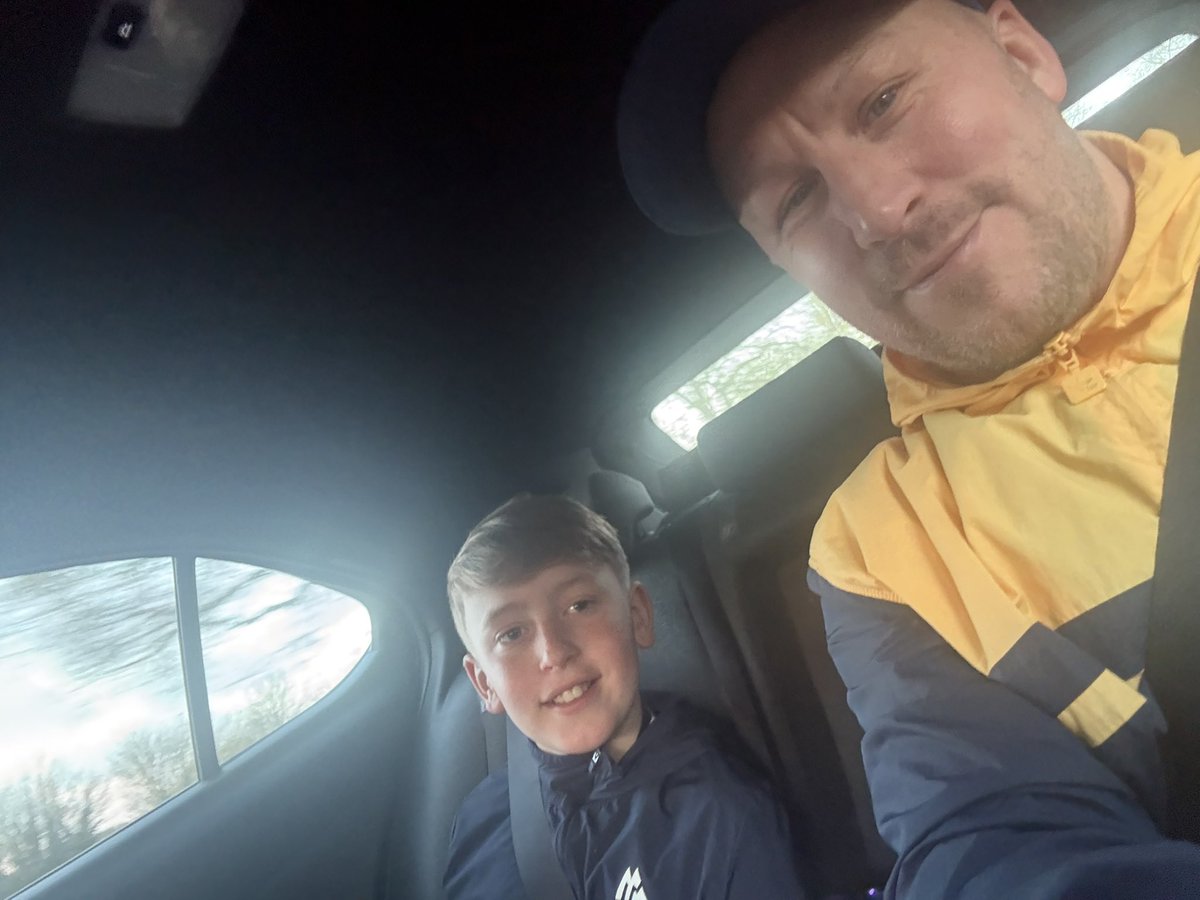 Little pitch invader Dave💙💛🤍 tweet media