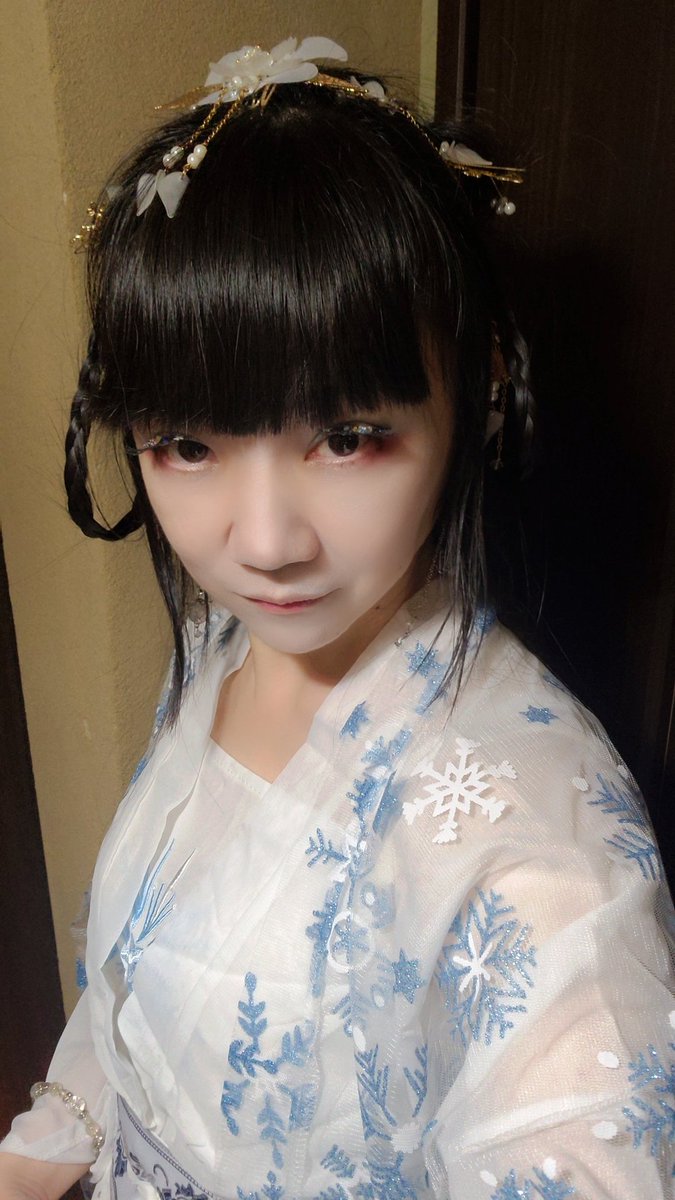 北鎌倉ギャラリー月「春ノ宴」
会期中イベント
朗読パフォーマンス「ニンジンカ」
もうすぐはじまります！