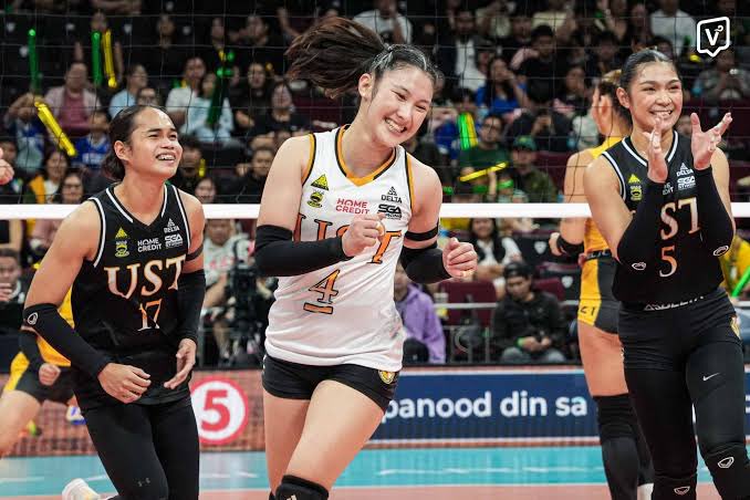 UST Golden Tigresses (7–4) now holds ,temporarily, the solo 3rd spot after sweeping UE.

From 3rd to the last, to solo 3rd .

📸 (c) varsitarian.