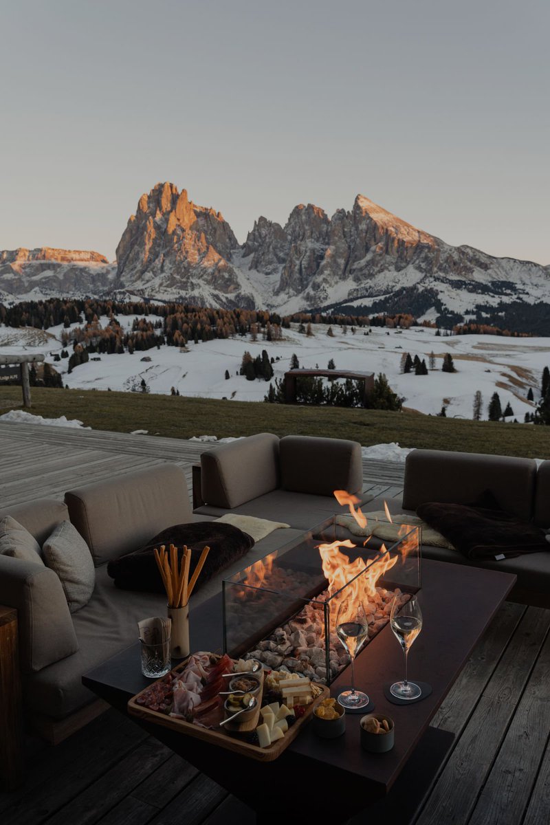 NaturalWorld515's tweet photo. The Dolomites look like God was showing off https://t.co/TFZd7hRTRo