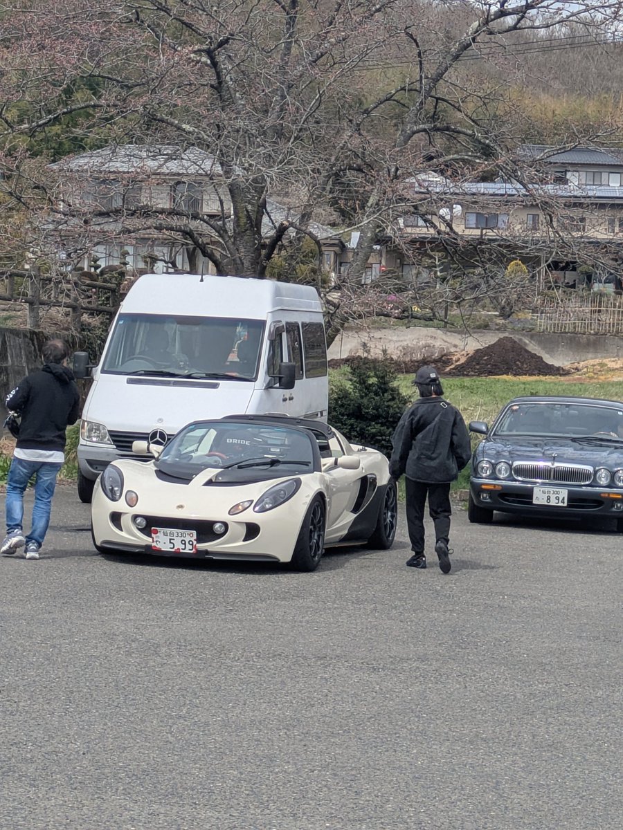 たかっす tweet media