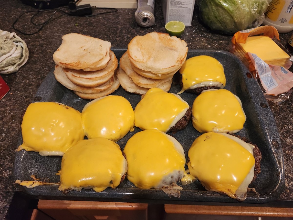 TinySpacePickle tweet media