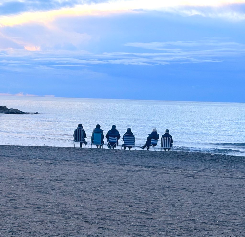 “En ninguna parte un hombre
se retira con mayor tranquilidad y más calma que en su propia
alma; sobre todo aquel que posee en su interior tales bienes,
que si se inclina hacia ellos, de inmediato consigue una tranquilidad total”.

—Marco Aurelio