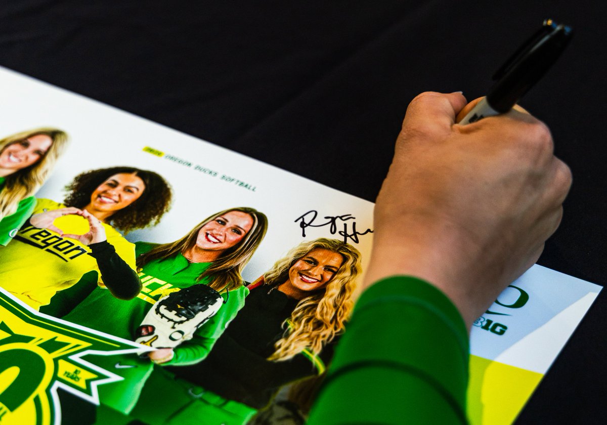 OregonSB's tweet photo. Once a 🦆 always a 🦆

Thank you for being a light @RemmingtonDean 

We will miss you, but your senior season isn’t over just yet‼️

#GoDucks | #Version♾️ https://t.co/1sHdS5H8Gq