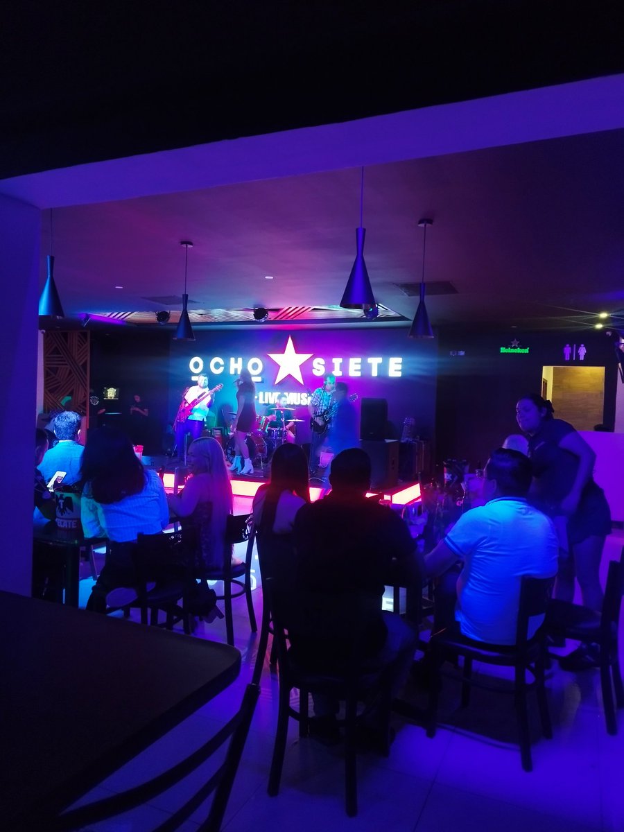 Cristal y Alex tweet media