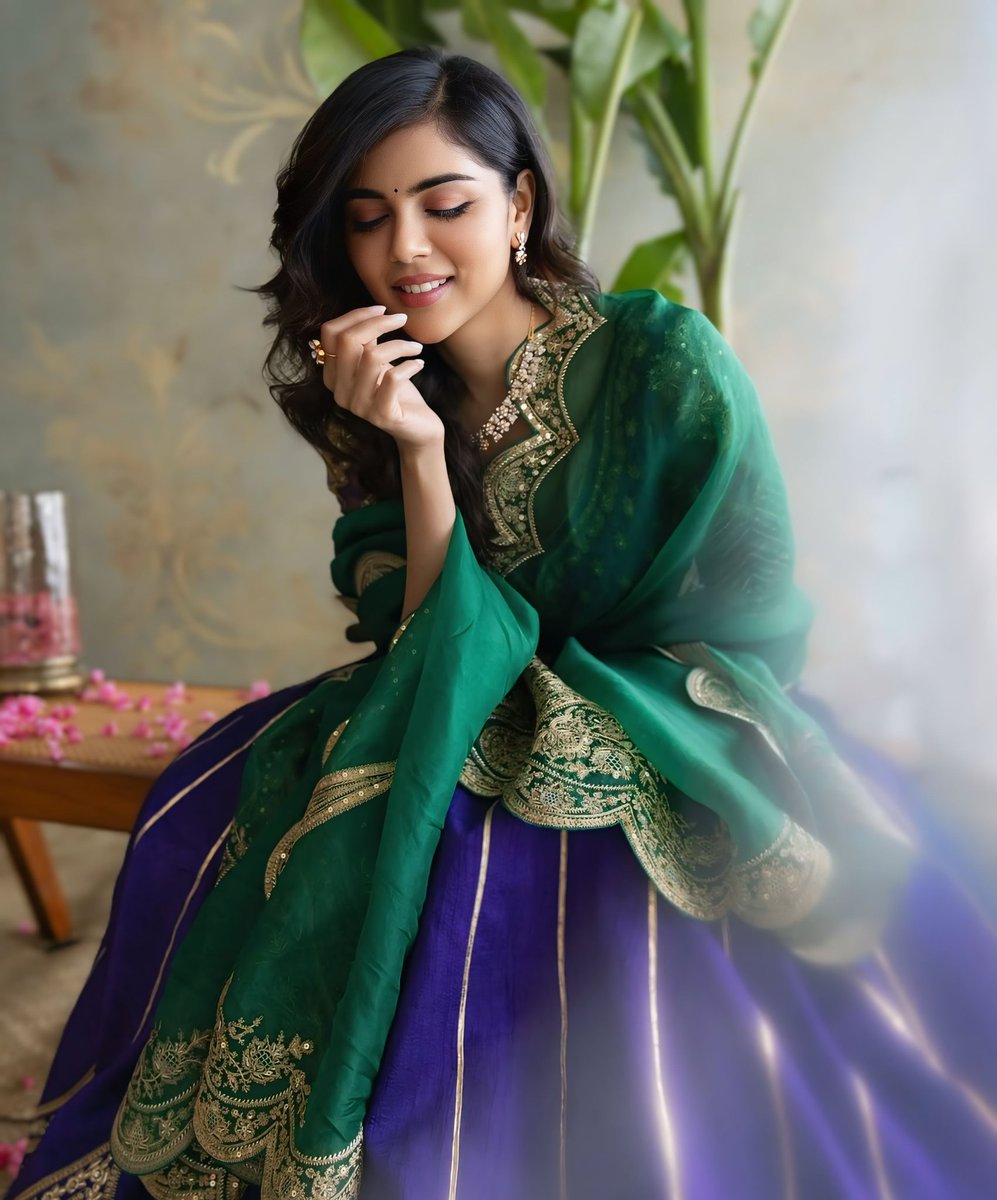 tnzleditz's tweet photo. Many many happy returns of the day, sweetheart @kalyanipriyan Can't wait for the new announcements and the new posters today 🩷

#HappyBirthdaykalyani  #kalyanipriyadarshan https://t.co/DzZgiY7RhJ