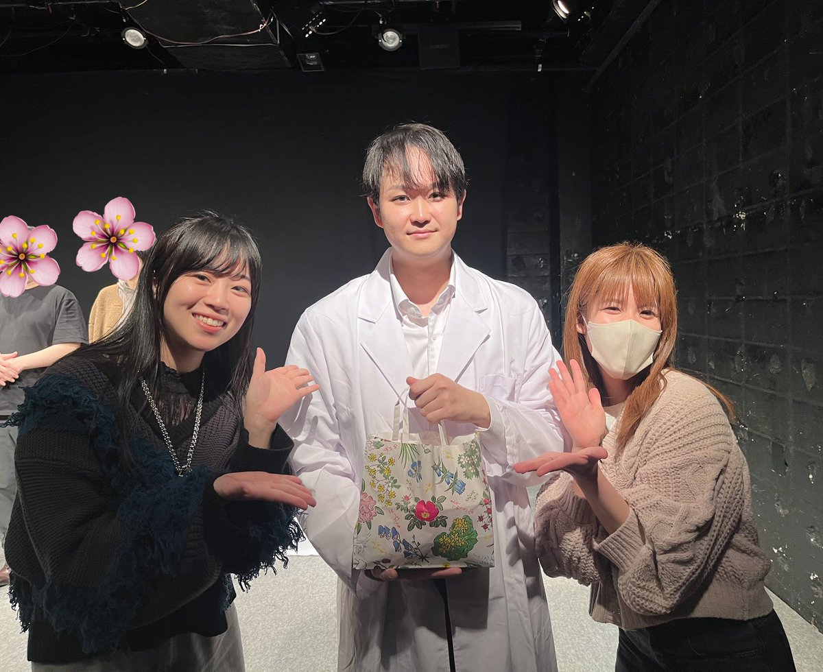 teaaa_time_'s tweet photo. 昨日はスピラル(@Spirale_ps)さんの舞台を観劇して参りました！「件の首」では非日常感と段々不穏になる展開から目が離せず、「色彩を求める影」では、二人の吸血鬼の間で感情が変化していく様子がじっくりと描かれていて、心温まりました✨
両作品に出演された我らがだいちゃん、お疲れ様でした！👏👏 https://t.co/nkDKNGRlbW