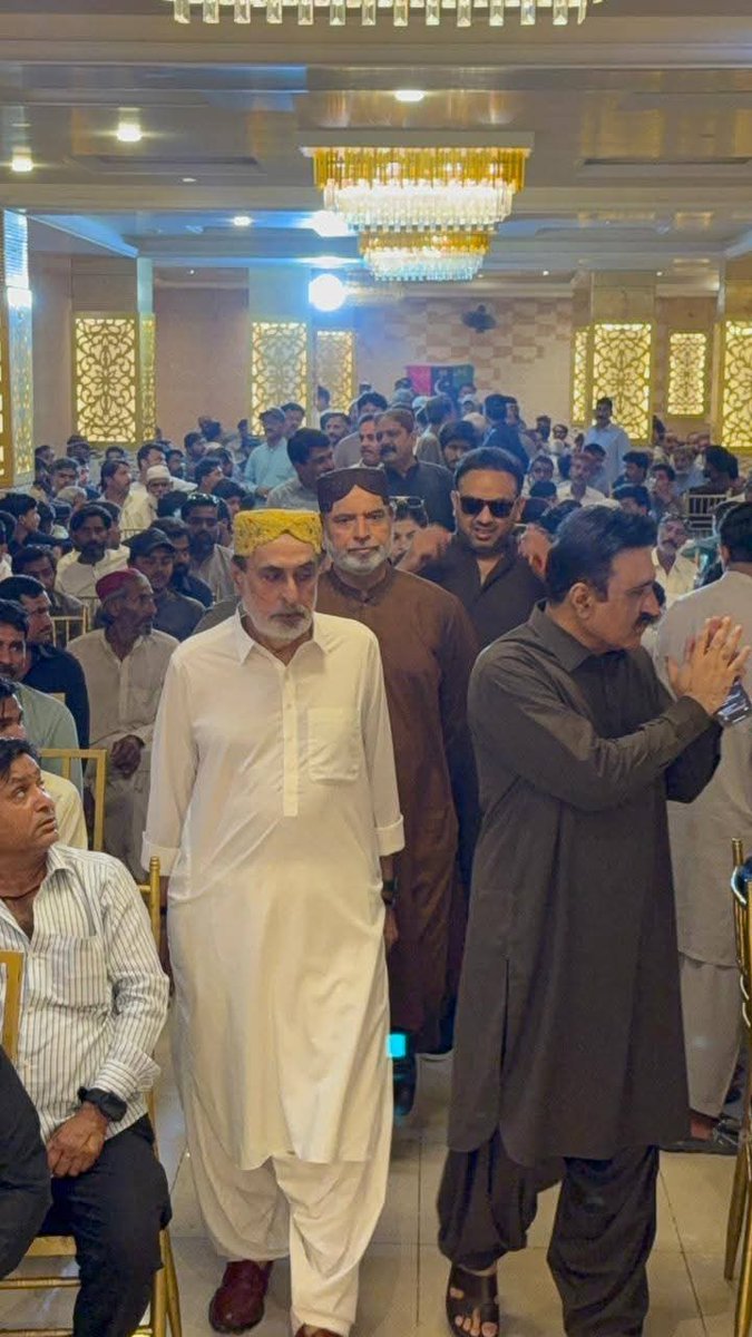 AliHassanHingo4's tweet photo. قائد عوام شہید ذوالفقار علی بھٹو کے 47 ویں یوم شہادت کے موقع پر شہدائے جمہوریت کے سانگھژ  میں قرآن خوانی اور دعا میں شرکت
@BakhtawarBZ @BBhuttoZardari @AAliZardari @MediaCellPPP @ https://t.co/08tpgszXnw