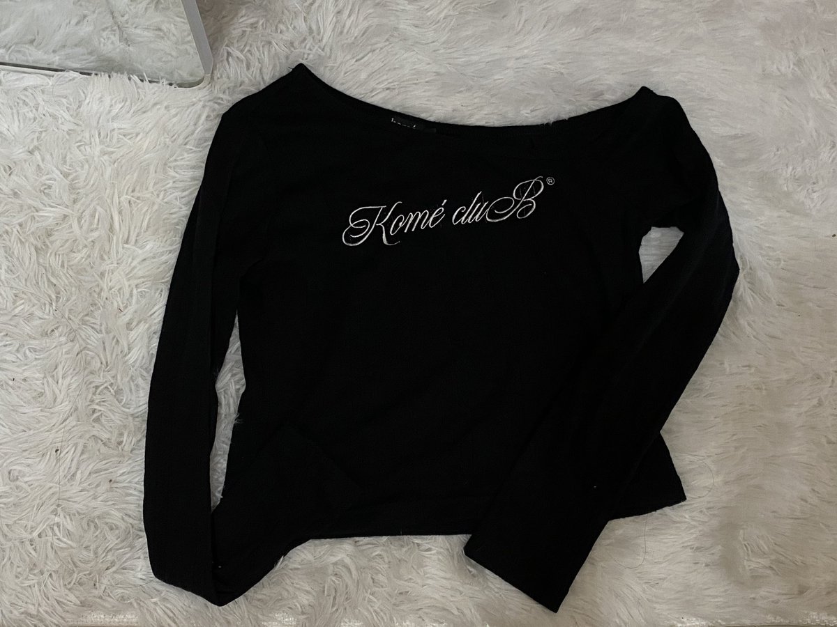cher7qv's tweet image. ปล่อย Kome เสื้อไหล่ตก รุ่น windy top🪽
สี Black ไซส์ M 
🛍️ 270 ส่งฟรี 

สนใจเพิ่มเติมเดมได้เลยค่ะ🤩 

#kome #ส่งต่อเสื้อผ้า #เสื้อผ้ามือสอง #ส่งต่อ #เสื้อผ้า #มือสอง