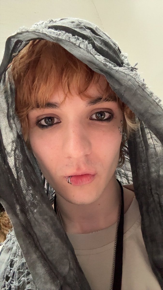 ash clovyer tweet media