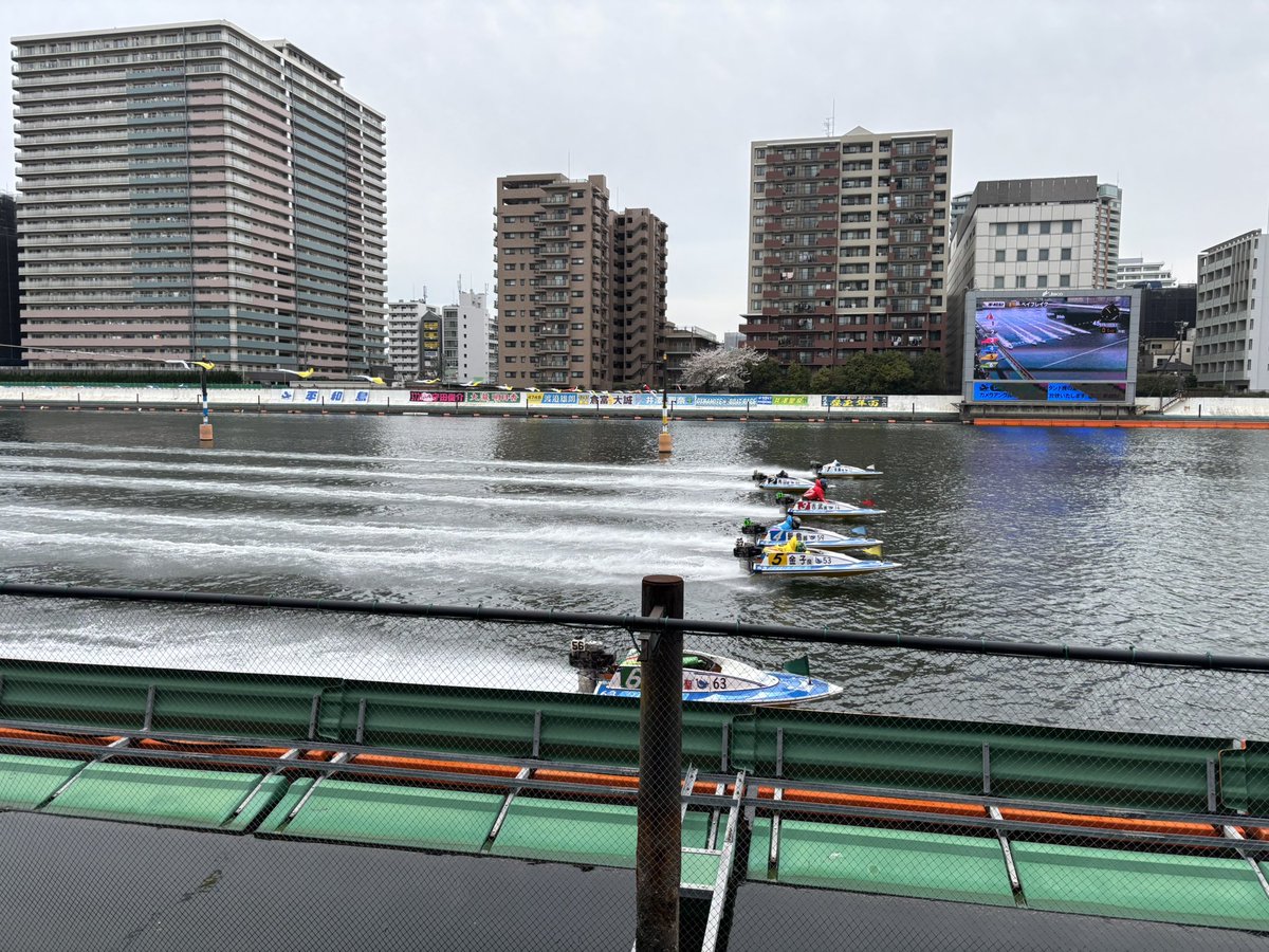 AAApplique's tweet photo. 人生初ボート
なお当たらない模様 https://t.co/6kIJnL5cZp