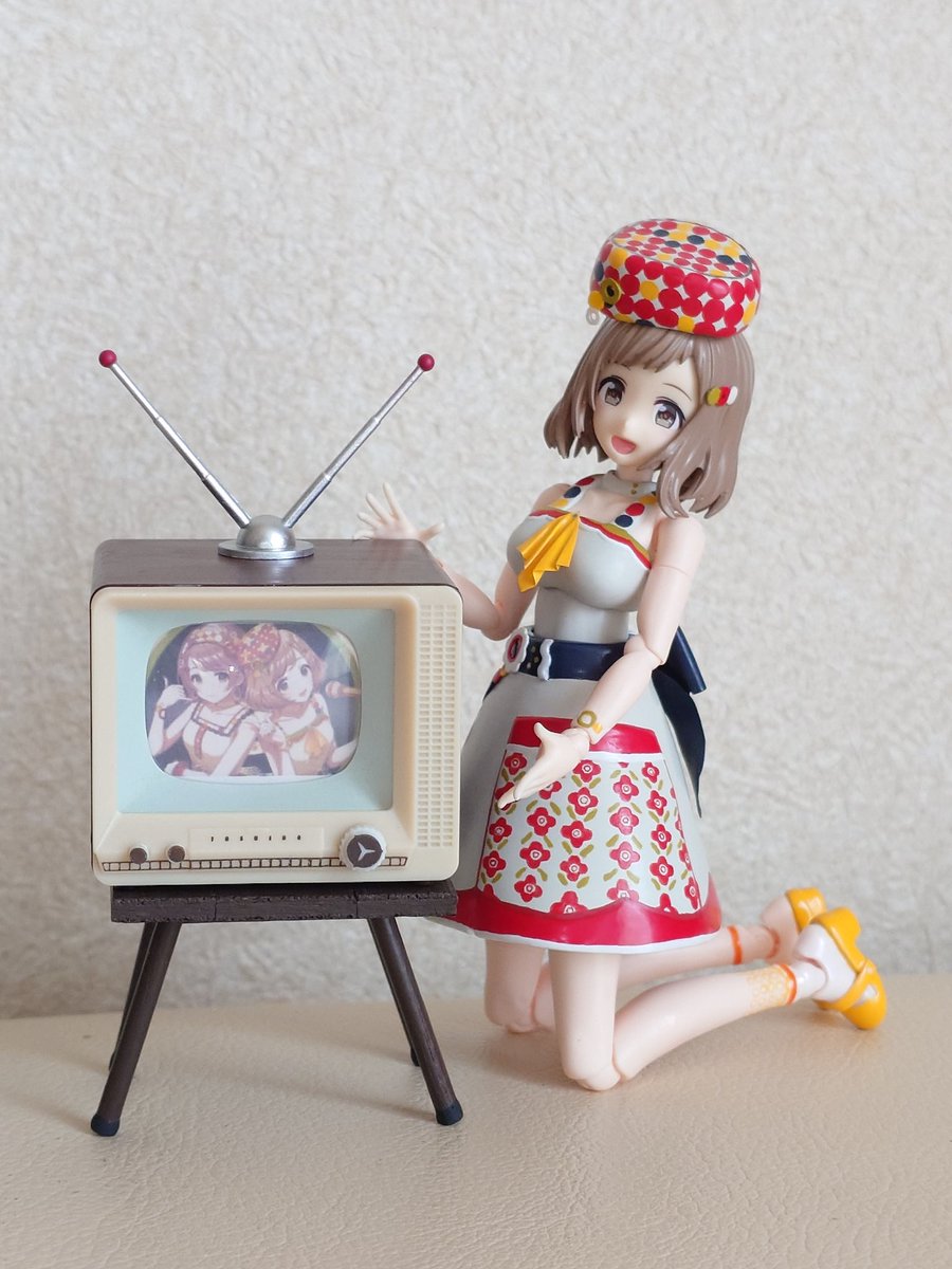 f86104415's tweet photo. 追加で作ったテレビ台と真乃を合わせてみた
サイズもピッタリでとても良き
はるきも作って揃えたいな
#櫻木真乃 #30MSシャニマス 
#シャニマス模型部 https://t.co/AIMUkxH4Xp