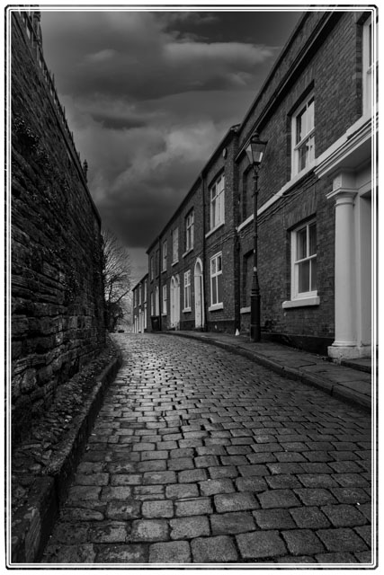 photos_dsmith's tweet image. A row of #terrace #houses line a #cobbled street in #Macclesfield. Shot in #BlackandWhite by a #Cheshire based #awardwinning #photography #business #blackandwhitephotography #architecturephotography see more #images or order a #print #image or #wallart at darrensmith.org.uk