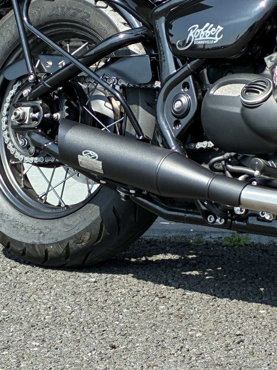 TriumphUtm1225's tweet photo. ジキル&amp;ハイド　取り扱い開始いたしました！手元のスイッチで音変！セミオーダーでセットアップ　レスポンスもいい感じです　適合＆気になる方はトライアンフ宇都宮まで！ #jekillandhyde
#jekillandhydeexhaust
#drjekillandmrhyde
#triumphmotorcycles #bonnevillebobber
#trijya #triumphutsunomiya https://t.co/HaShNJo0Kj