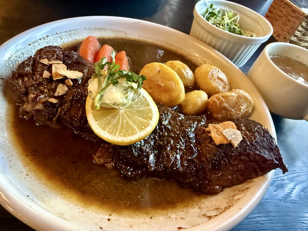 あすお tweet media