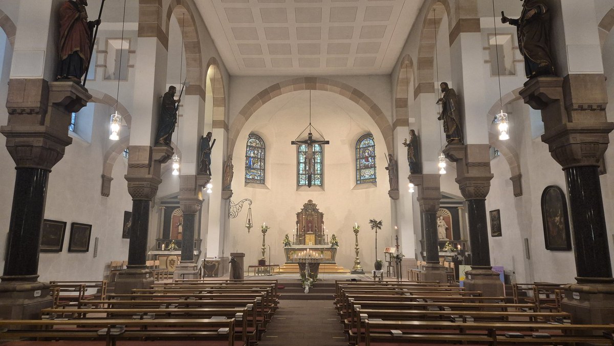 Allen ein frohes und gesegnetes #Osterfest! Um 17 Uhr singen wir wieder in #StGereon in #Köln-#Merheim die #Vesper. Herzliche Einladung!