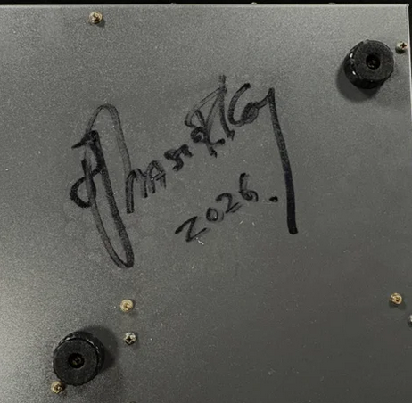 1484shibuya's tweet image. 【中古】AKAI / MPC 3000 LE limited Edition 【渋谷店】
こちらの商品はBUDDHA BRANDのDJ MASTERKEYさんよりお譲りいただいた商品になります。背面に本人直筆のサインあり。MPC3000 Limited Editionは、デトロイト出身のプロデューサーJ Dillaが愛用したことでも知られるサンプラーです。＃akai