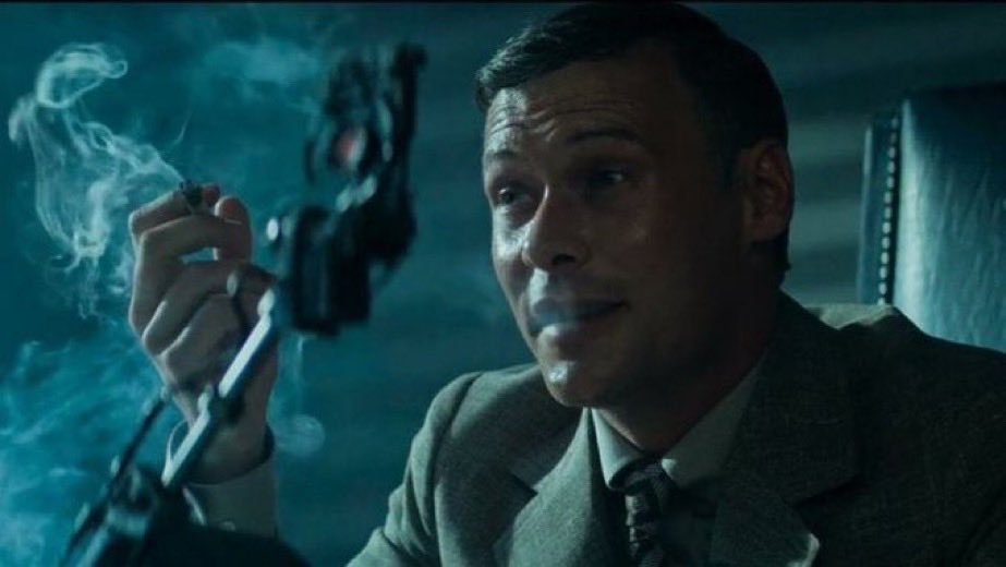 𝐸𝐵 tweet media