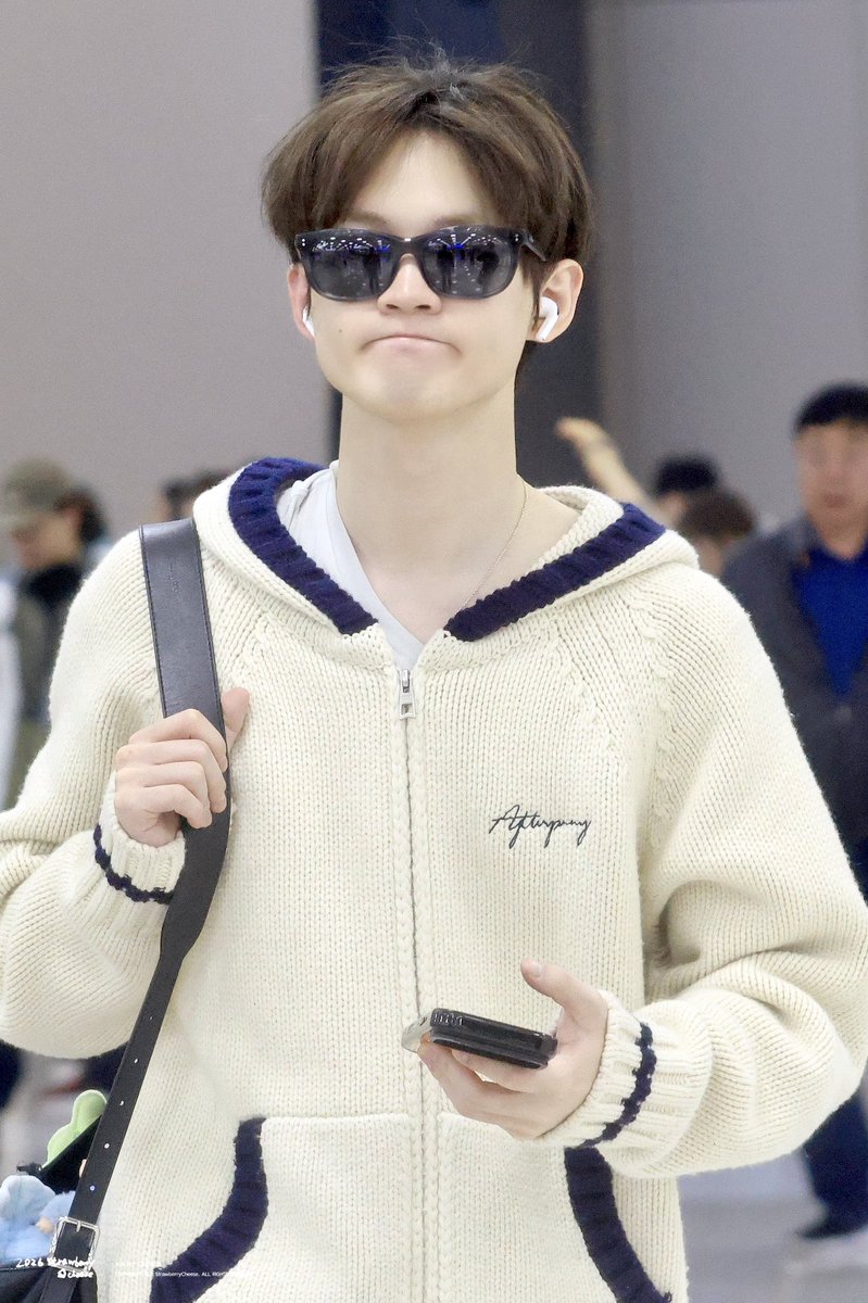 𝐒𝐭𝐫𝐚𝐰𝐛𝐞𝐫𝐫𝐲𝐂𝐡𝐞𝐞𝐬𝐞. tweet media