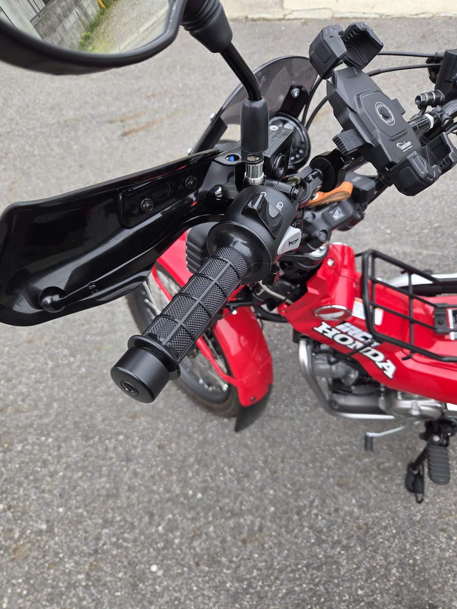 Zack_7_13's tweet photo. 色々いじった結果私の愛車こんな感じ！
クラッチつけてMT化させたらめちゃ楽しいバイクになった‼️
#ハンターカブ https://t.co/eeU86GEdwr