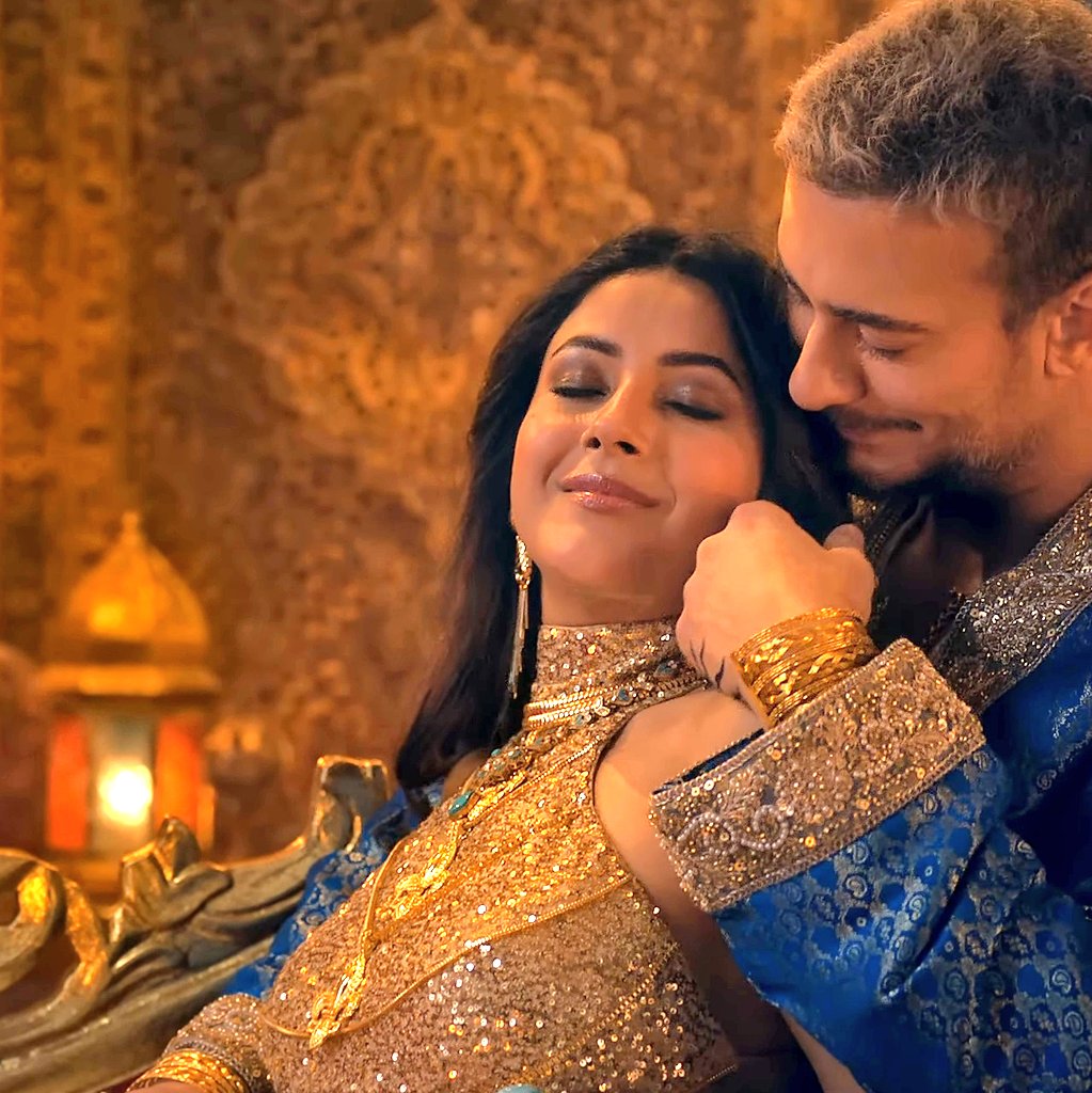 What a Hot Chemistry 🥵🔥❤️😍 #Bezaf teaser just dropped #SaadLamjarred x #ShehnaazGill = pure magic 💕😍

BEZAF TEASER OUT NOW <a href="/ishehnaaz_gill/">Shehnaaz Gill</a> ✓