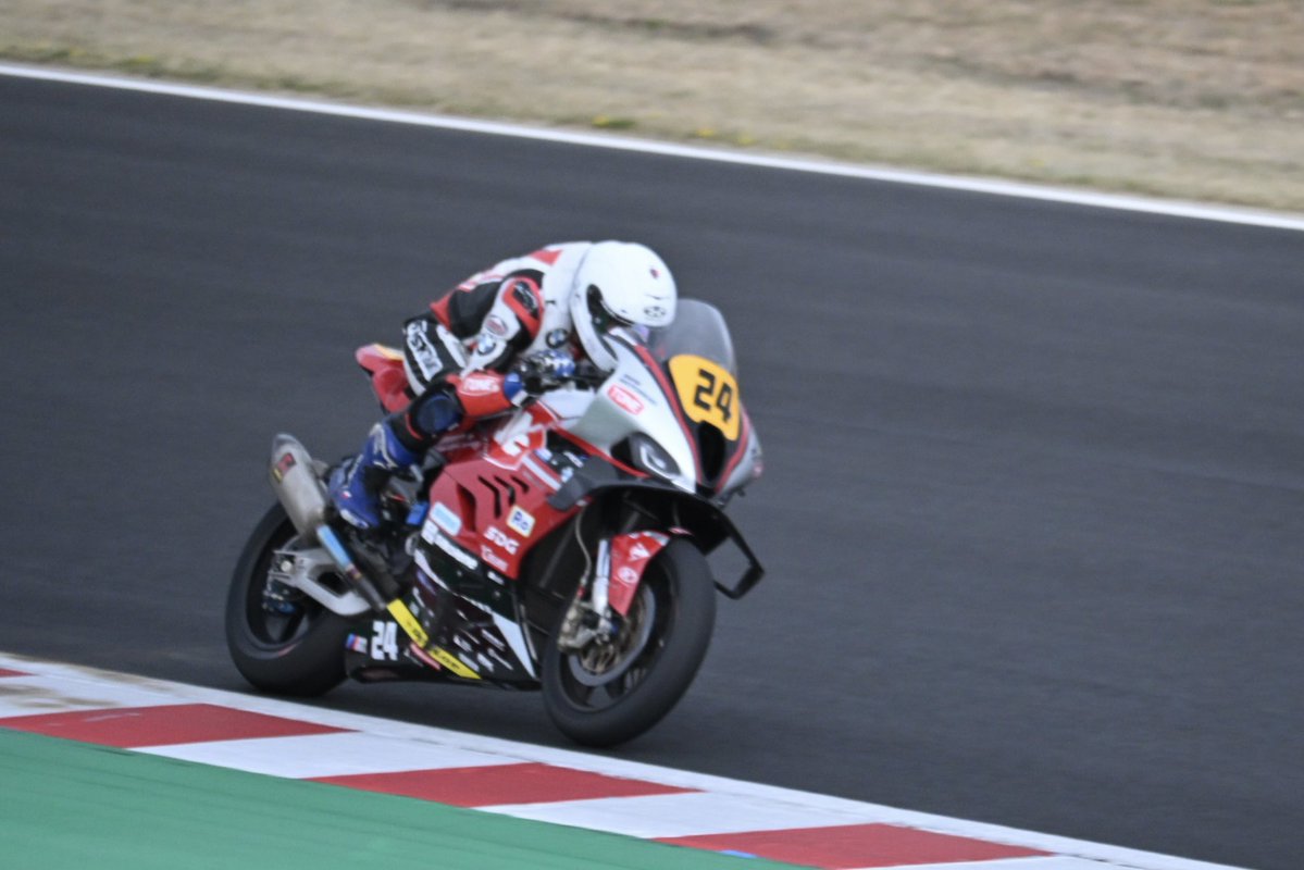 shigeakama's tweet image. #TONERTSYNCEDGE4413BMW
#tonetool
#Jrr
#全日本ロードレース選手権
#吉田愛乃助