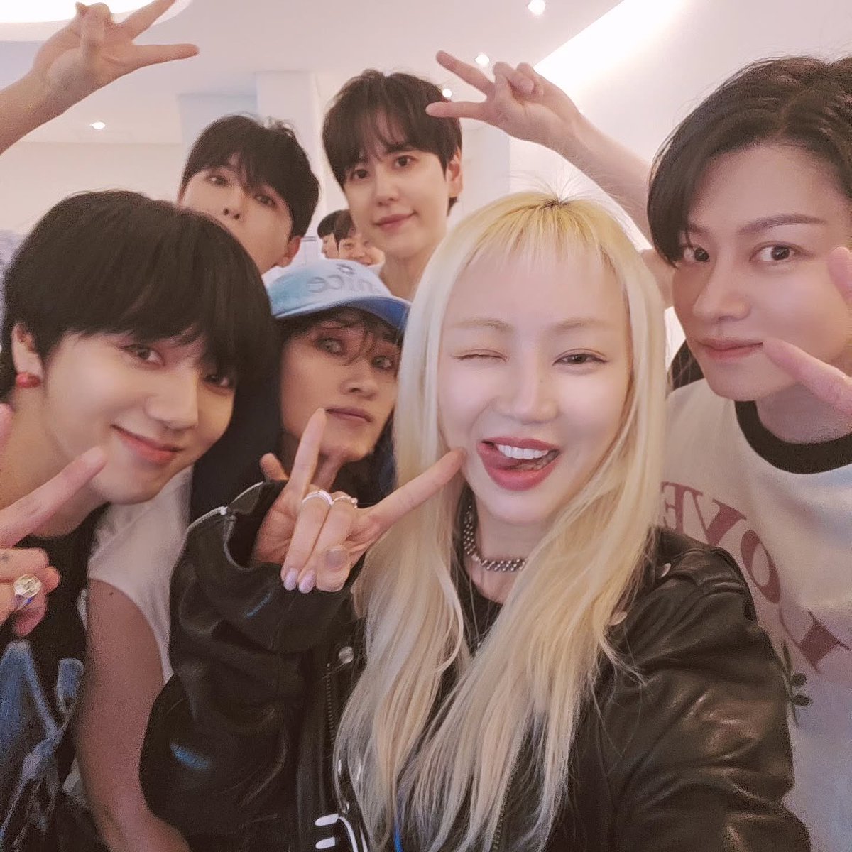 260405|| تحديث sunday040728 في الانستغرام - سوبر جونيور
<a href="/SJofficial/">SUPER JUNIOR</a>