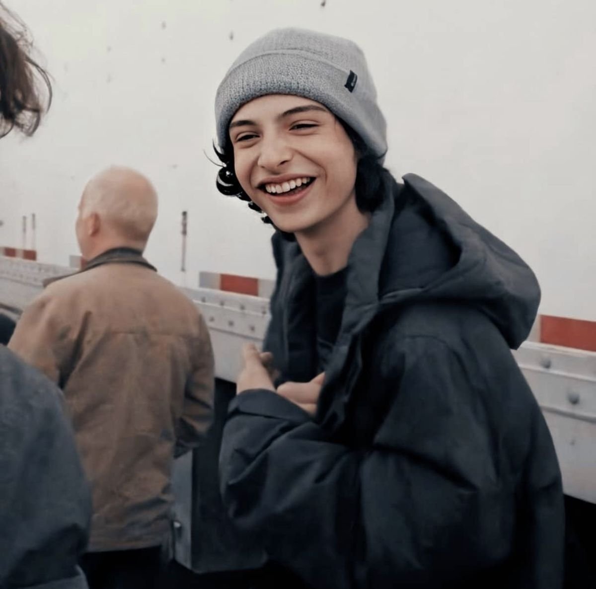 모자(특히 비니) 쓴 핀이 좋다,, 뒷머리가 눌려서 목을 다 덮고 있는 게 미치겠음 환장하겠음 공중제비 돌 수도 있음