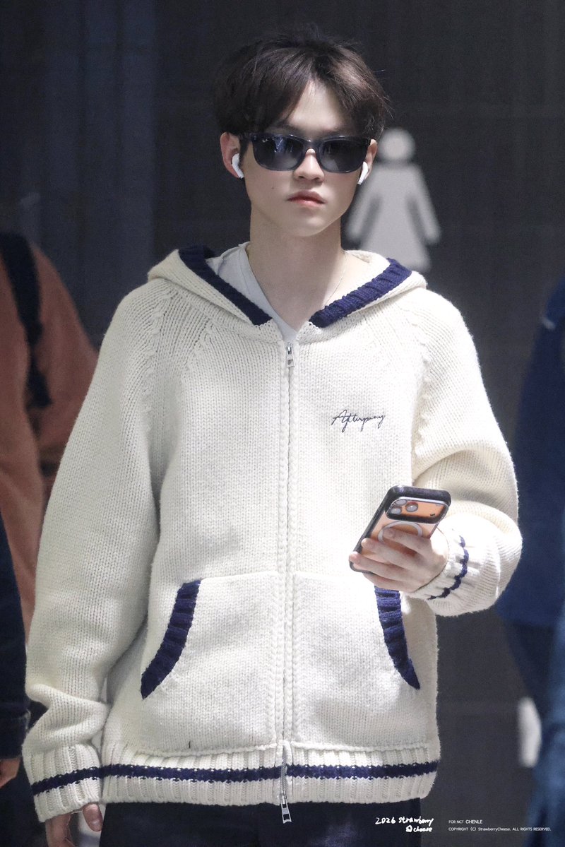 𝐒𝐭𝐫𝐚𝐰𝐛𝐞𝐫𝐫𝐲𝐂𝐡𝐞𝐞𝐬𝐞. tweet media