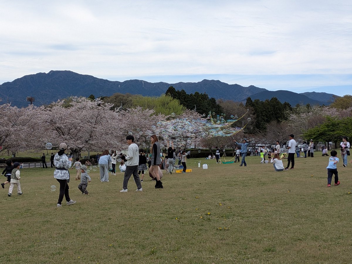 hokuseipark's tweet photo. 本日も魔法使い(泡玉師)が世界一優しい景色を作ってくれました。 https://t.co/6j5zberjg2