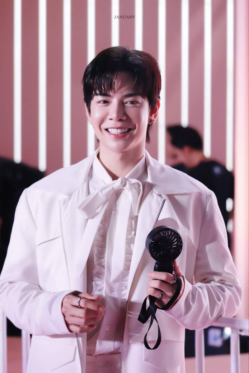 𝒋𝒂𝒏𝒖𝒂𝒓𝒚 — tweet media