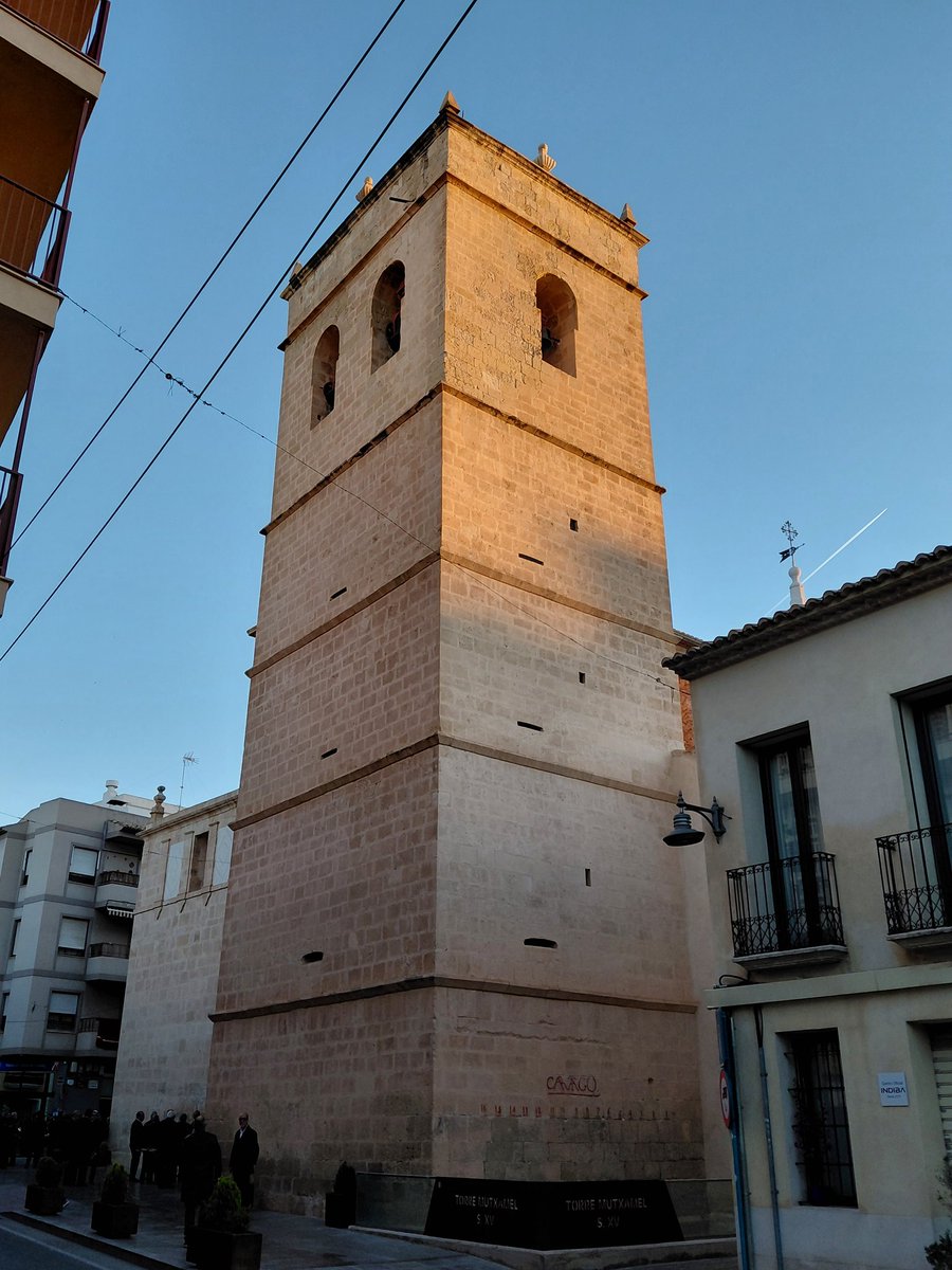 Bon dia de Pasqua!
Mutxamel, esperant l'encontre entre la Marc de Déu de Loreto i el Santíssim Sagrament.
#HortadAlacant