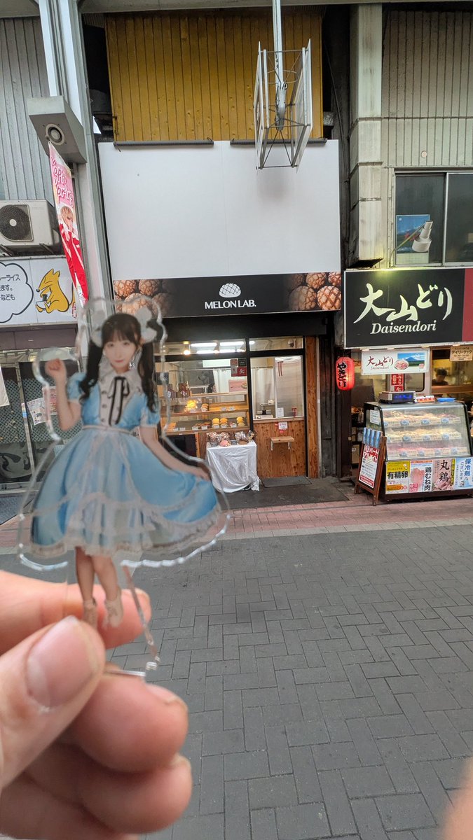 shioyama_72516's tweet photo. 大山ハッピーロードのMELON LAB.さんのチョコチップメロンパン食べました
外はサクサク中は柔らかく美味しかったです
#MELONLAB
#しおまる
#大山ハッピーロード https://t.co/oEoAE561FJ