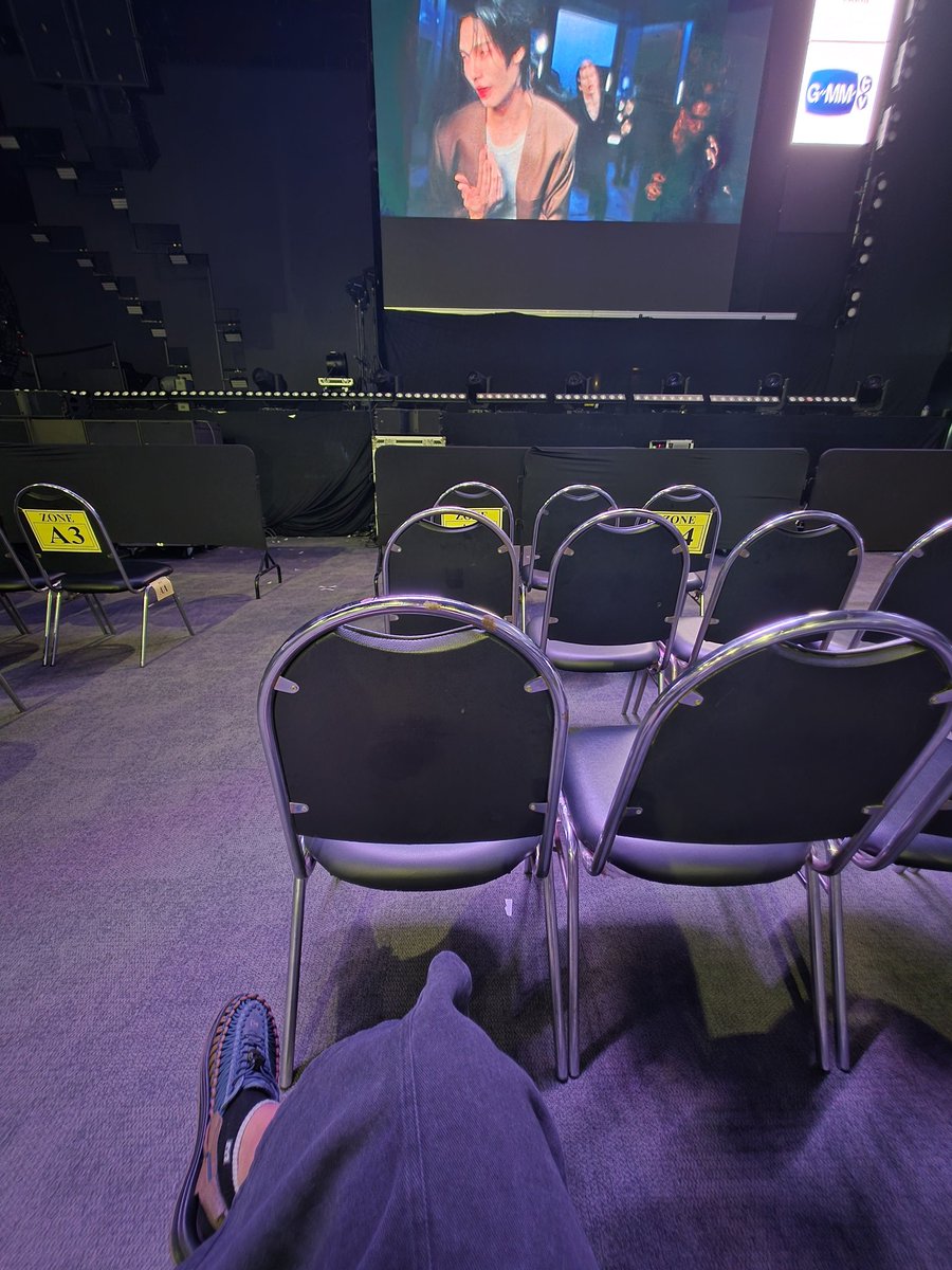 เป็นการมาคอนที่ใกล้ที่สุดนับตั้งแต่ไปมาละ

EYES ON JOONGDUNK FANCON 

#JoongDunkFanconD1
#JoongDunkfancon