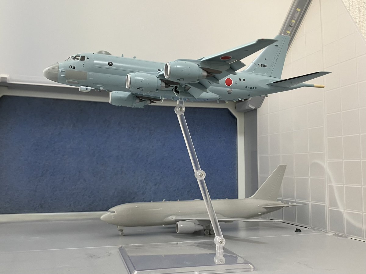 ピットロードのP-1です。
クリアーコートも完了して、ギアを取り付ける前に飛行形態の写真を撮りました。
次回完成予定です。